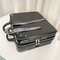 С уважением к черному [металлический алюминиевый угол пакета]