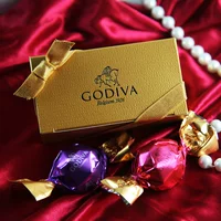 Квадратная коробка Godiva + золотая лента (содержит 2 трюфеля Godiva)