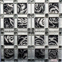 Черно -белая клетка розы