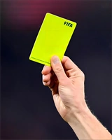 Официальная красная и желтая карта FIFA с международным рефери -профессиональным оборудованием
