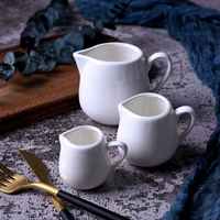 Белая керамика имеет ручку молочной чашки маленькие молочные ложки западной молочной чашка сок ведро чашка чашка медовая банка сахарная горшка керамика