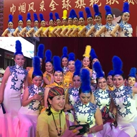 Желтые перья и белые стразы