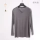 Темно -серый v -neck темно -серый v -neck