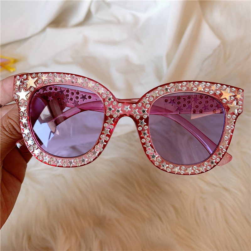 Off Whitevintage Sunglasses Port style Europe and America Retro photograph cat eye Sunglasses Purple series lovers pose female collocation