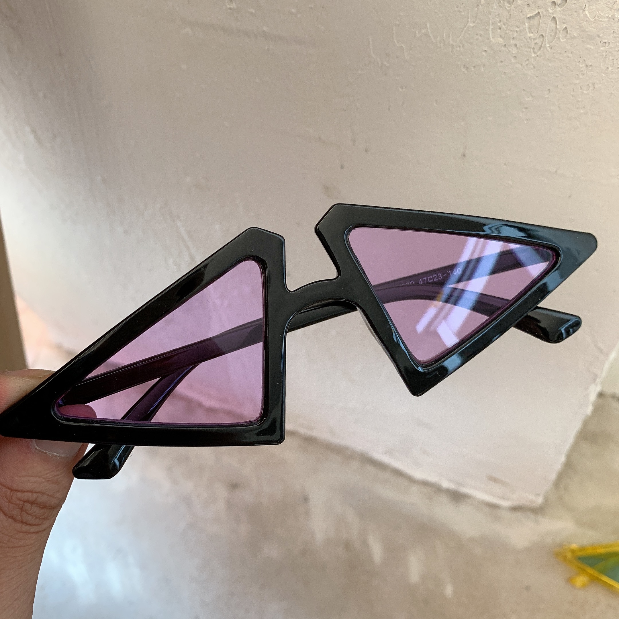 Oblique Triangle & Black Frame Purple Filmvintage Sunglasses Port style Europe and America Retro photograph cat eye Sunglasses Purple series lovers pose female collocation