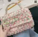 Hyuna с тем же материалом с персиковым цветом не содержит метлы