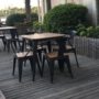 Mùa hè Starbucks Coffee Shop Bàn ngoài trời và ghế kết hợp vườn nhựa gỗ ban công đồ nội thất sân thượng ngày ngoài trời thông gió bàn ghế nhôm đúc ngoài trời