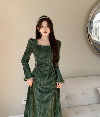 taobao agent Retro green dress, brace, long skirt, plus size, long sleeve, fitted, square neckline, maxi length