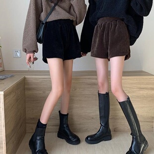 配靴子的短裤百搭