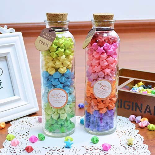 Цилиндрическая прозрачная стеклянная бутылка