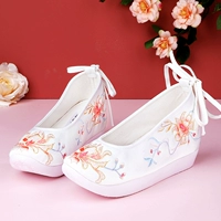Июль Lotus new Guofeng Hanfu Shoes Ming System улучшила Dengyun, выполняющую вышитую обувь внутри 6 -сантиметра