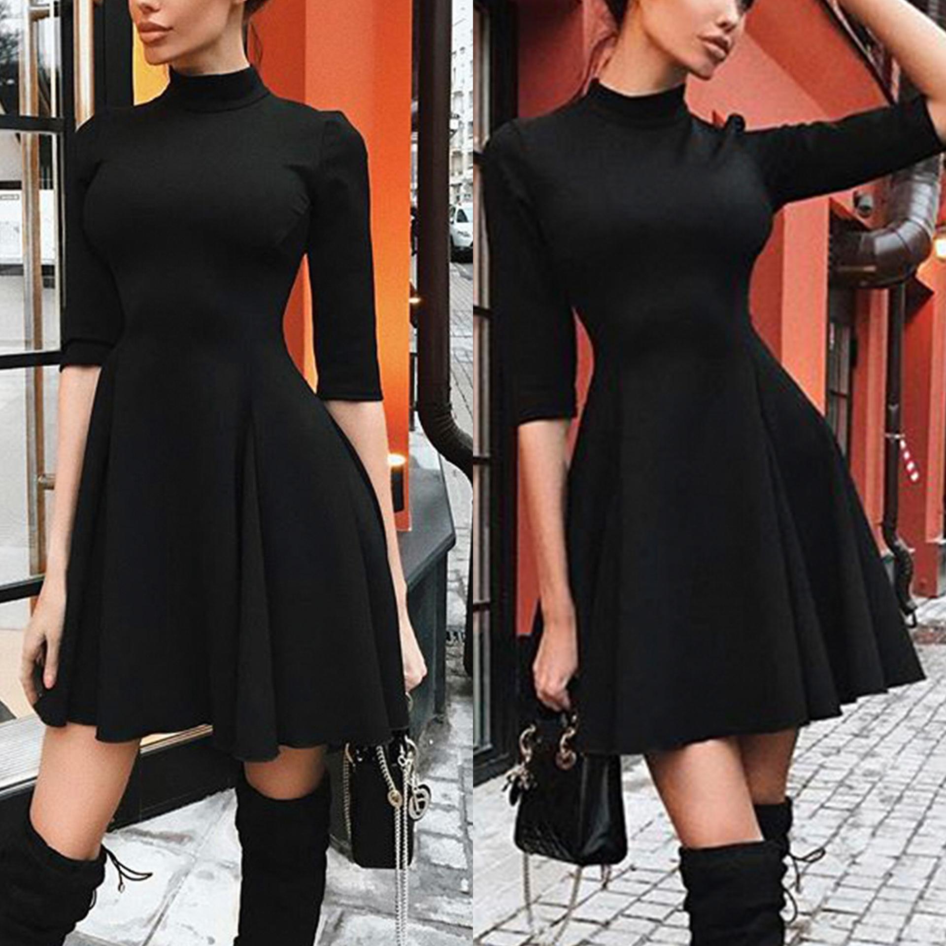 Черное платье с высоким воротником