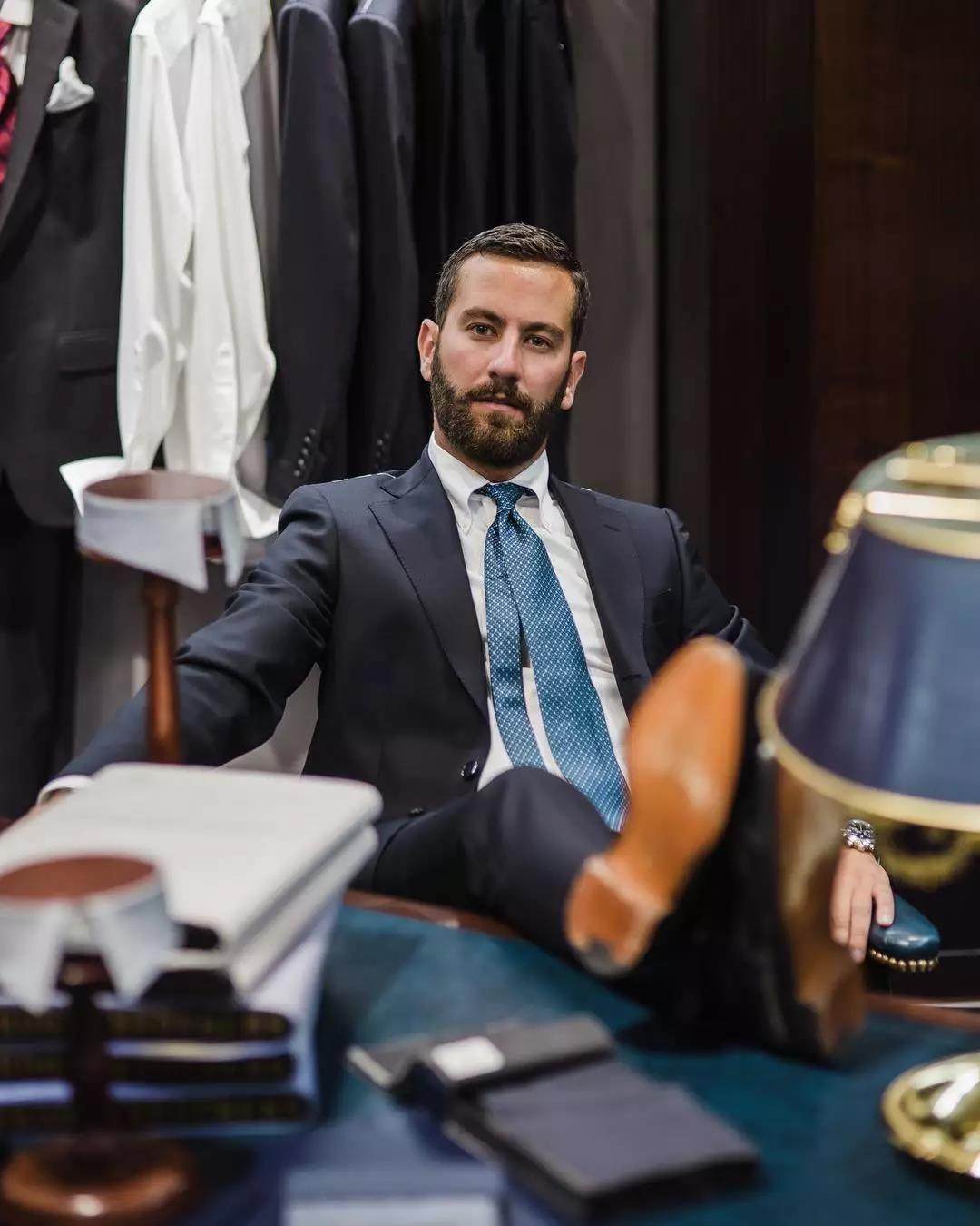 年底聚会西装怎么穿才不会被认成服务员