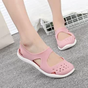 Baotou Dép Nữ 2023 Mới Đáy Bằng Rỗng Chống Trơn Trượt Jelly Đi Biển Crocs Dép Nhựa Nữ Xu Hướng Mùa Hè