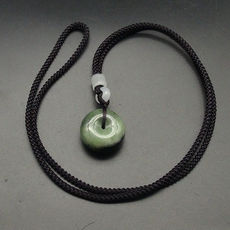 Украшения на шею 南阳独山玉独玉透水墨青双色料平安扣路路通吊坠