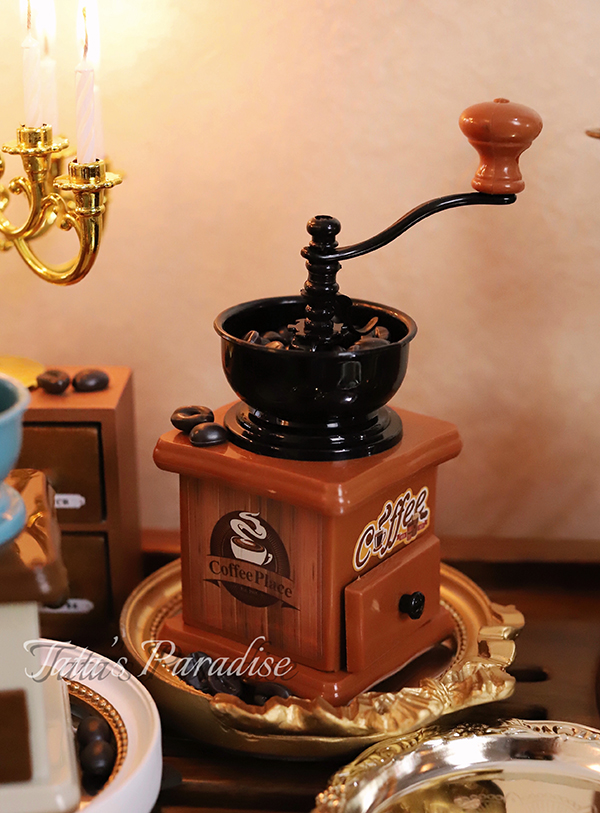 B Moroccan Hand Coffee Machine1 / 3 points uncle BJD.SD Baby House Photo Props Mini simulation parts Retro Hand shake Coffee machine Coffee pot