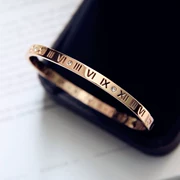 18K vàng hồng rỗng chữ số La Mã vòng đeo tay nữ thời trang Hàn Quốc vòng tay thép titan màu vàng vàng Ngày lễ tình nhân Trung Quốc