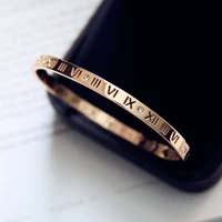 18K vàng hồng rỗng chữ số La Mã vòng đeo tay nữ thời trang Hàn Quốc vòng tay thép titan màu vàng vàng Ngày lễ tình nhân Trung Quốc vòng tay lv