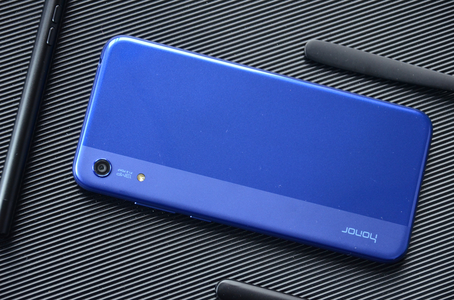 09英寸珍珠屏!荣耀畅玩8a图赏