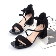 Thời trang tư thế màu túi gốc hở ngón dép mùa hè dày với gót thấp quanh nữ 2019 mới đen khóa khóa giày nữ - Sandal