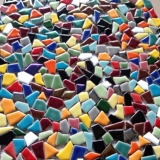 Керамическая мозаика инопланетянин маленькие фрагменты нерегулярные семафор гальвазийная головоломка фона фона стены без плитки без камня цвет