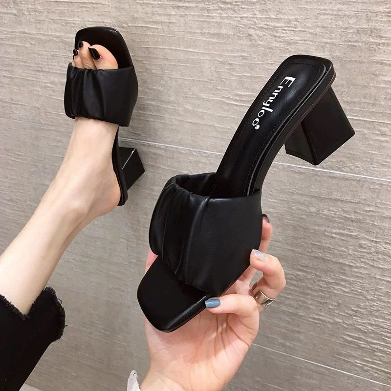 Blackhigh-heeled Flip flop female Wear out 2021 summer new pattern Versatile fashion Thick heel Half drag go out Internet celebrity sandals