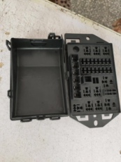 Аксессуар набор 中央电气盒 多路汽车继电器盒保险丝盒 多路新能源汽车保险丝座