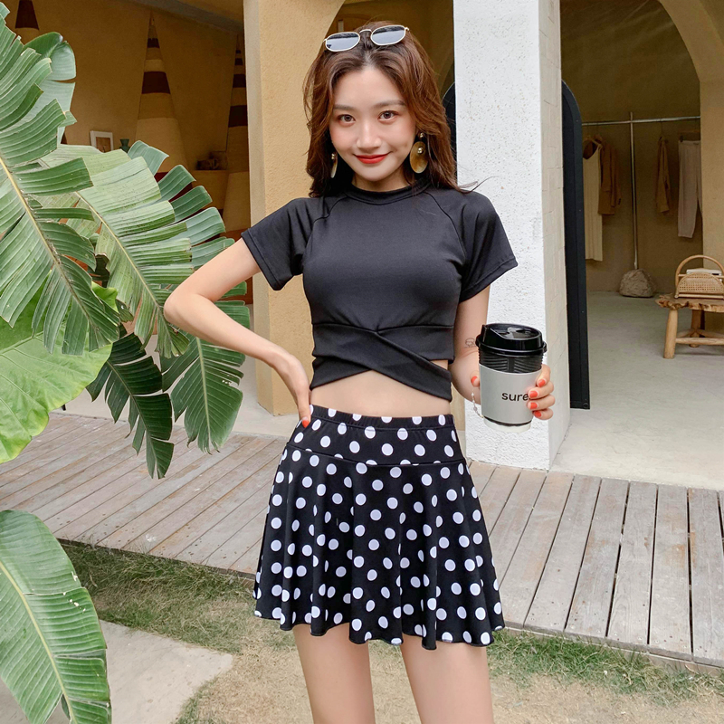 Black 80712021 new pattern Swimsuit female Split body Two piece set Skirt style Flat angle conservative Show thin student Ins wind hot spring Swimming suit