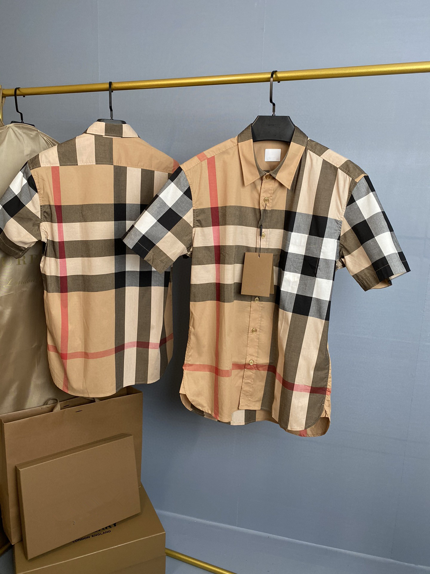 Big Camelnew pattern Europe and America lattice shirt men's wear home Short sleeve lovers classic letter rainbow Britain Check pattern Big size shirt b