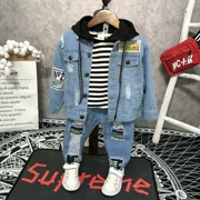 Áo khoác denim bé trai 2019 xuân mới cho bé phiên bản Hàn Quốc của áo khoác thêu lỗ đại dương - Áo khoác