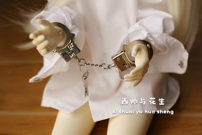 taobao agent Bjd.sd3 points baby with handcuffs to take photos accessories props 20cm dolls