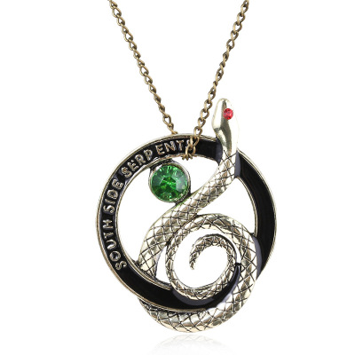 taobao agent European and American hot -selling river valley town southern snake necklace pendant movie surrounding women's accessories hanging jewelry gifts