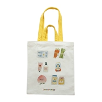 Белые руки Чары Март, приподнятые плечи