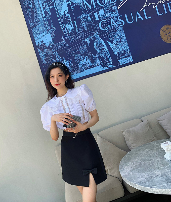 WhiteFrench Lace stitching puff sleeve Hollow out have cash less than that is registered in the accounts jacket bow collar High waist Minority Sense of design shirt female summer