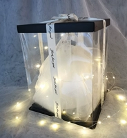 Бежевая подарочная коробка, лента