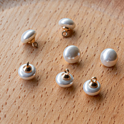 taobao agent 8*9cm mini pearl buckle OB11 baby clothing buckle round mini pendant BJD baby clothing auxiliary materials