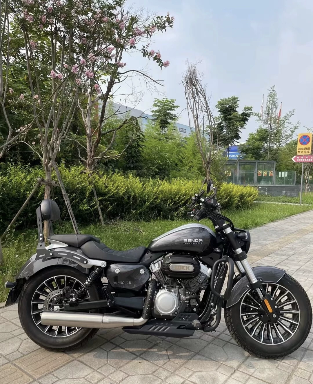 Новый Lifan V16 Retro Patrol Prince Edward Edward Edward Golden Gela 300 водяное охлаждение V-цилиндр путешествие edition мотоцикл