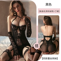 Черный [включая корсет (с подвязками) и футболки] + носки в тон.