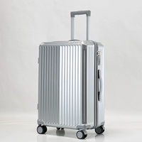 Космическая модель на молнии серебра