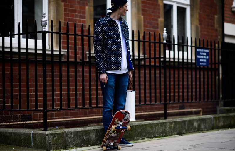 疯狂吸粉有绝招,竹竿男解锁街头风新姿势