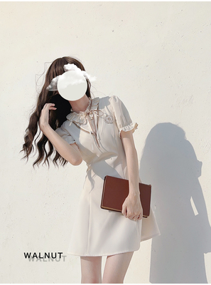 taobao agent Walnut JK [NANA] Beige waist vest skirt Lallion collar wood ear ear bubble sleeve shirt college style