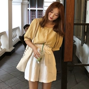 Hàn Quốc phiên bản của chic nhỏ vuông cổ áo kẻ sọc đơn ngực phun tay áo + thường cao eo hoa 苞 quần short phù hợp với phụ nữ