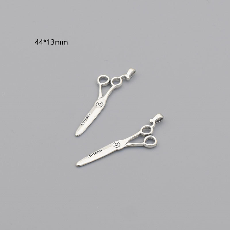 1 Long ScissorsDIY ornaments parts alloy Retro Ancient silver smiling face Spoon scissors self-control Necklace Earrings Pendants Pendant