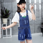 Trẻ em lớn của cô gái mùa hè dây đeo quần short 2018 mới Hàn Quốc phiên bản 12-15 tuổi cô gái cao bồi lỗ quần thủy triều