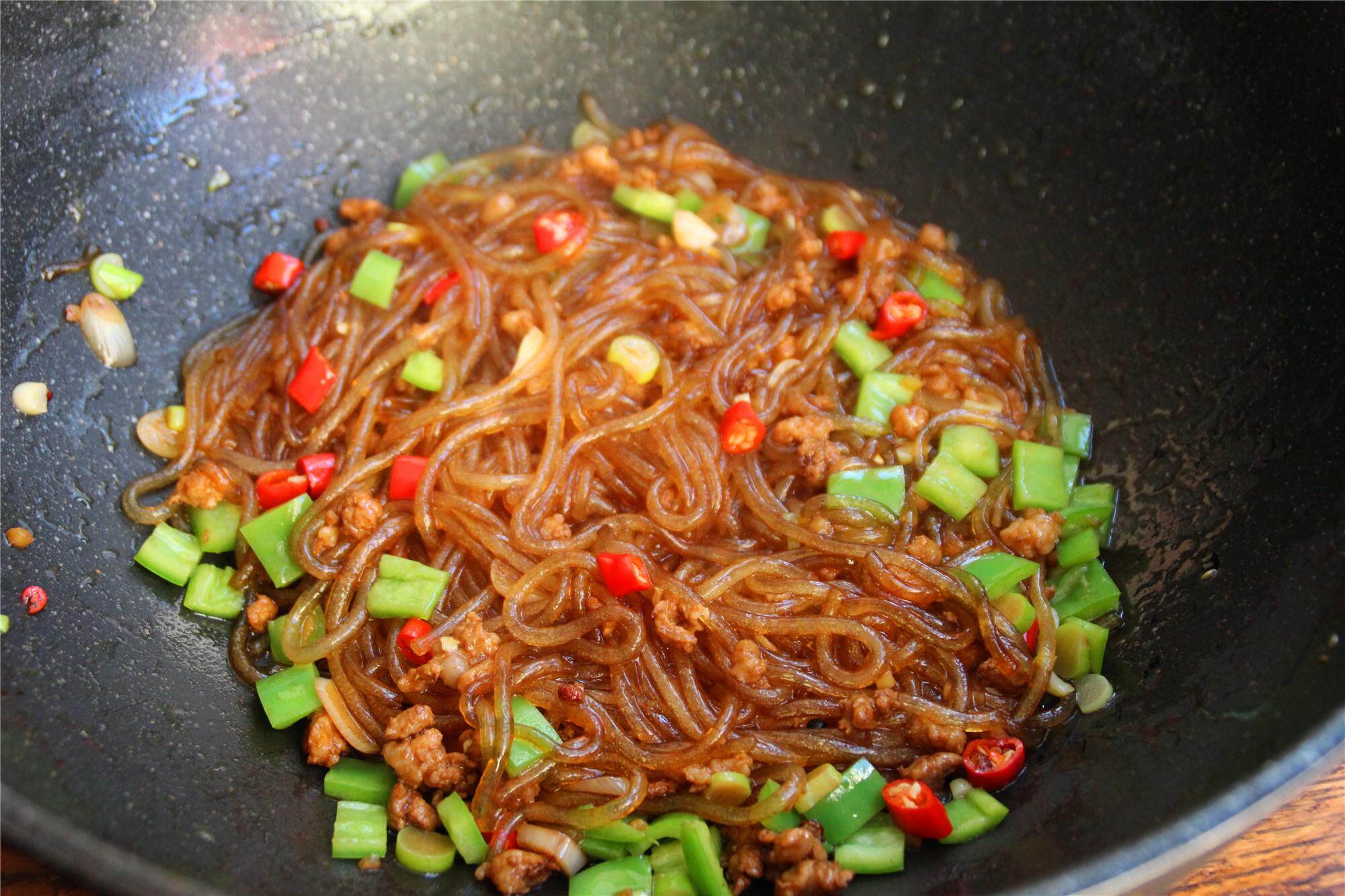 炒粉条会粘锅原来是少做了这一个步骤