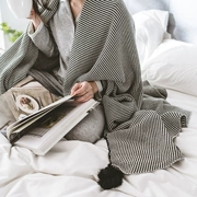 chăn giải trí đơn sofa đơn giản màu đen và trắng sọc bông handmade bông chăn ngủ trưa chăn nordic INS - Ném / Chăn