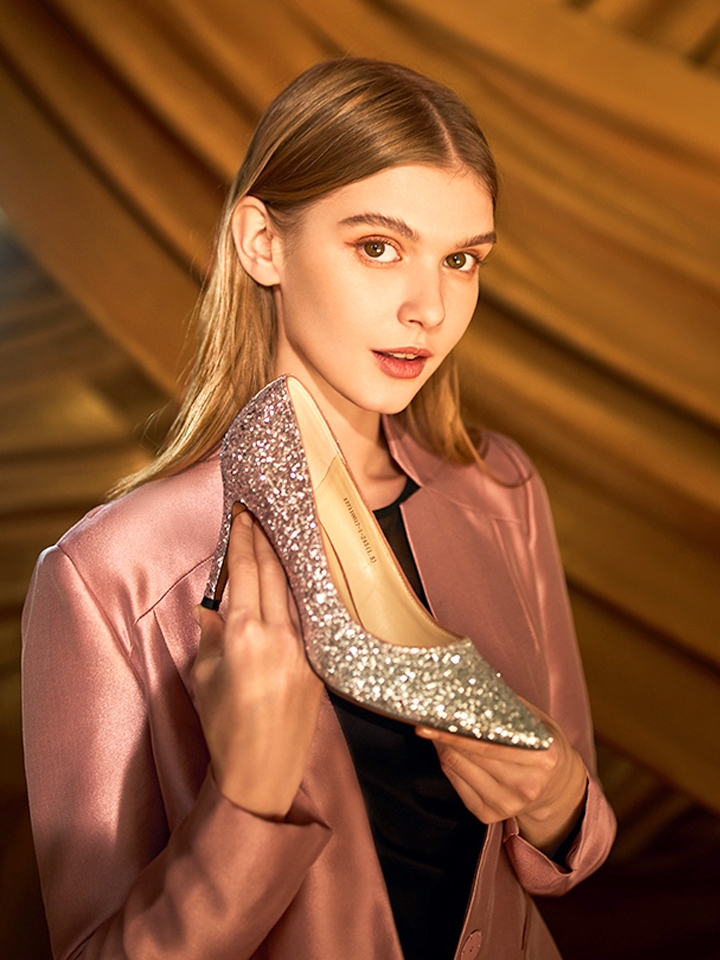 贝蒂佩琪浅口后空尖头高跟鞋