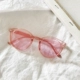Чай с молоком, розовые солнцезащитные очки, популярно в интернете