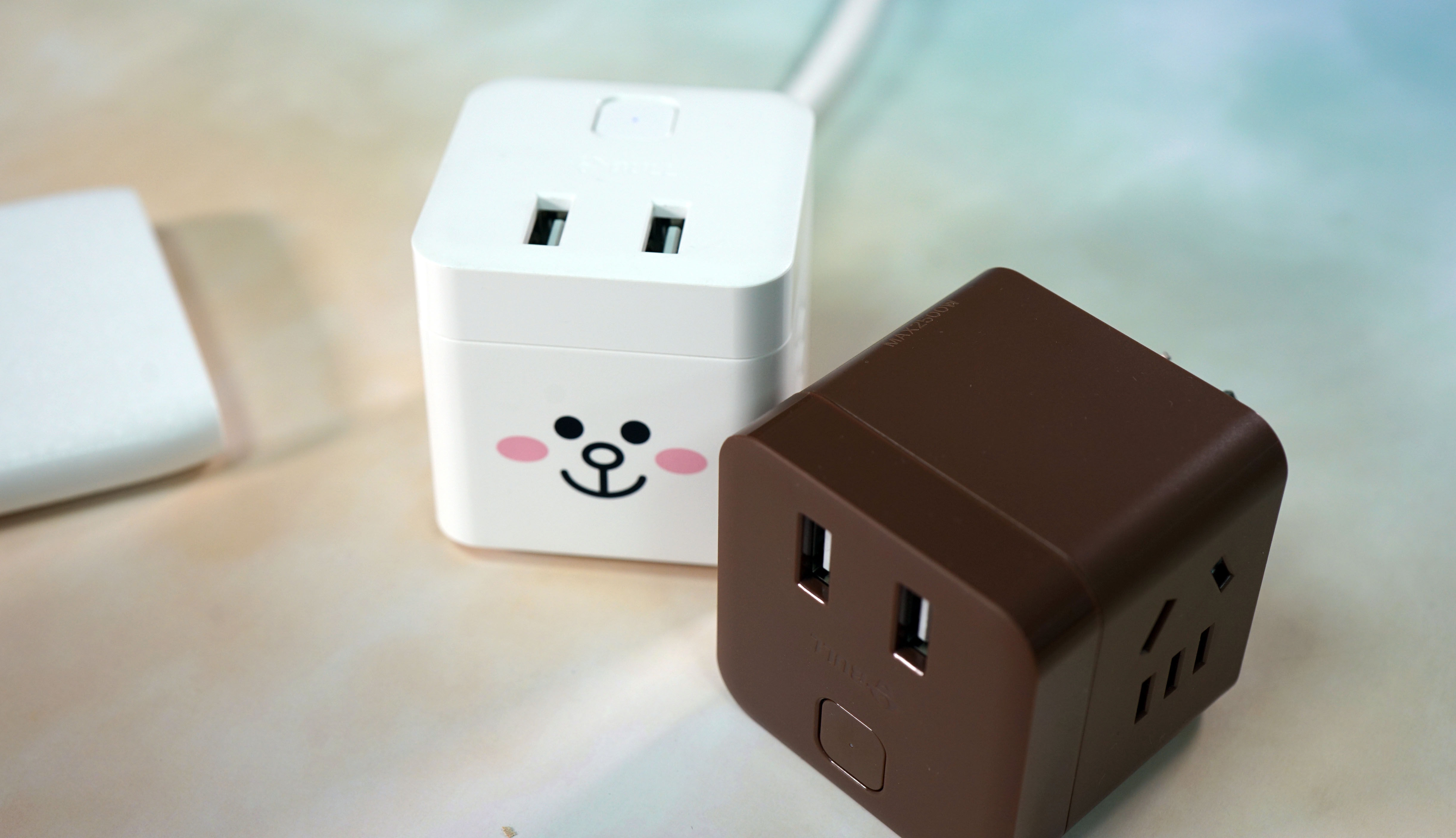 公牛linefriends魔方插座