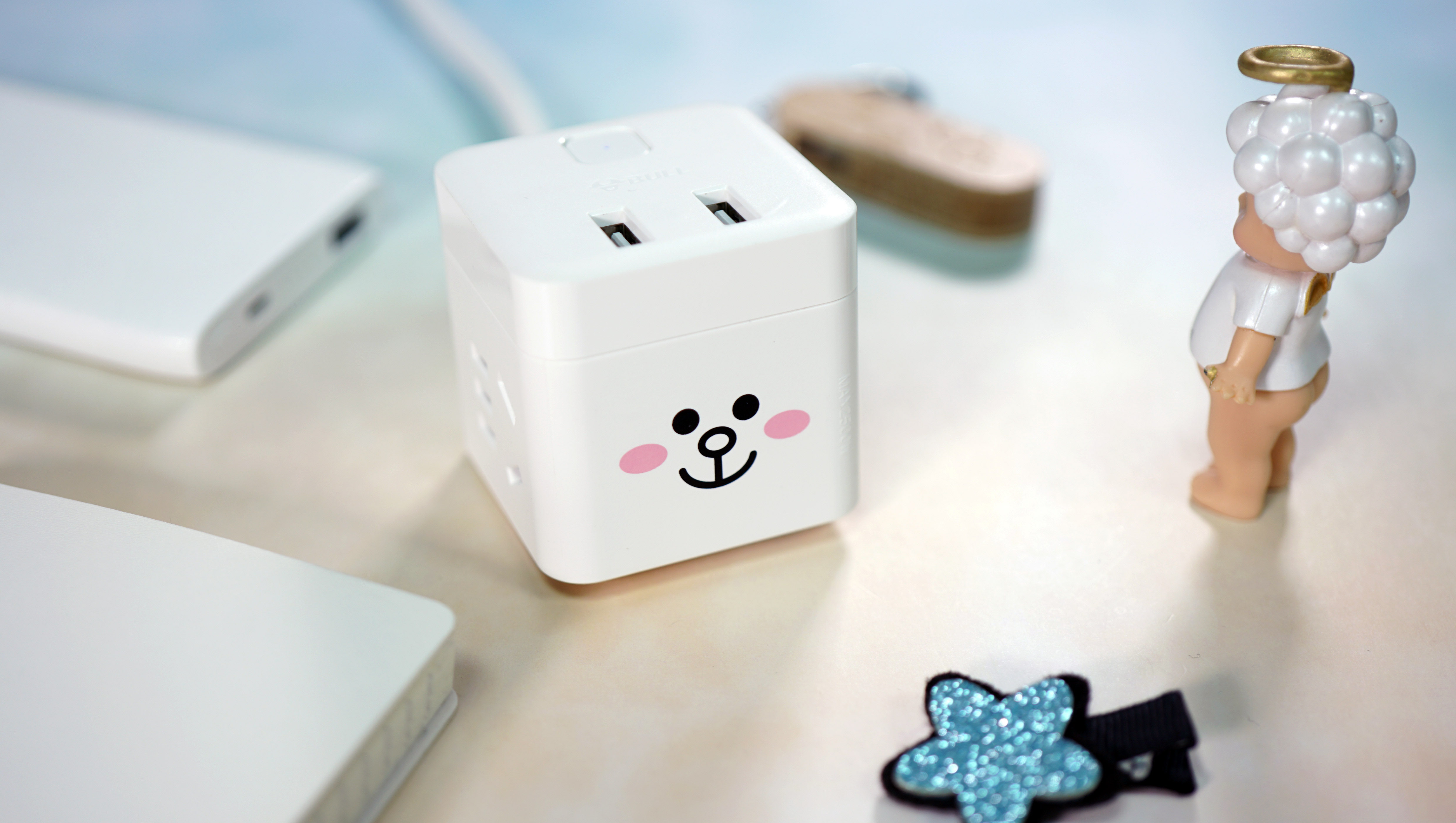 公牛linefriends魔方插座